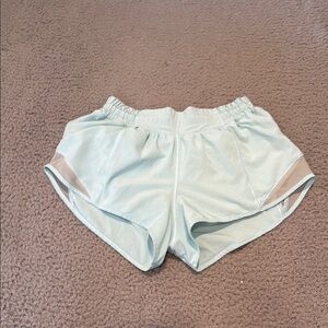 Lululemon Hotty Hot Low-Rise Lined Short 2.5" Cyan Blu Women's Shorts Size 6